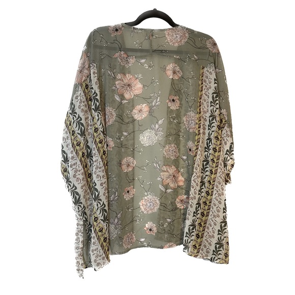 Umgee--Mixed Floral Print Short Sleeve Open Front Kimono size M/L - Picture 2 of 7